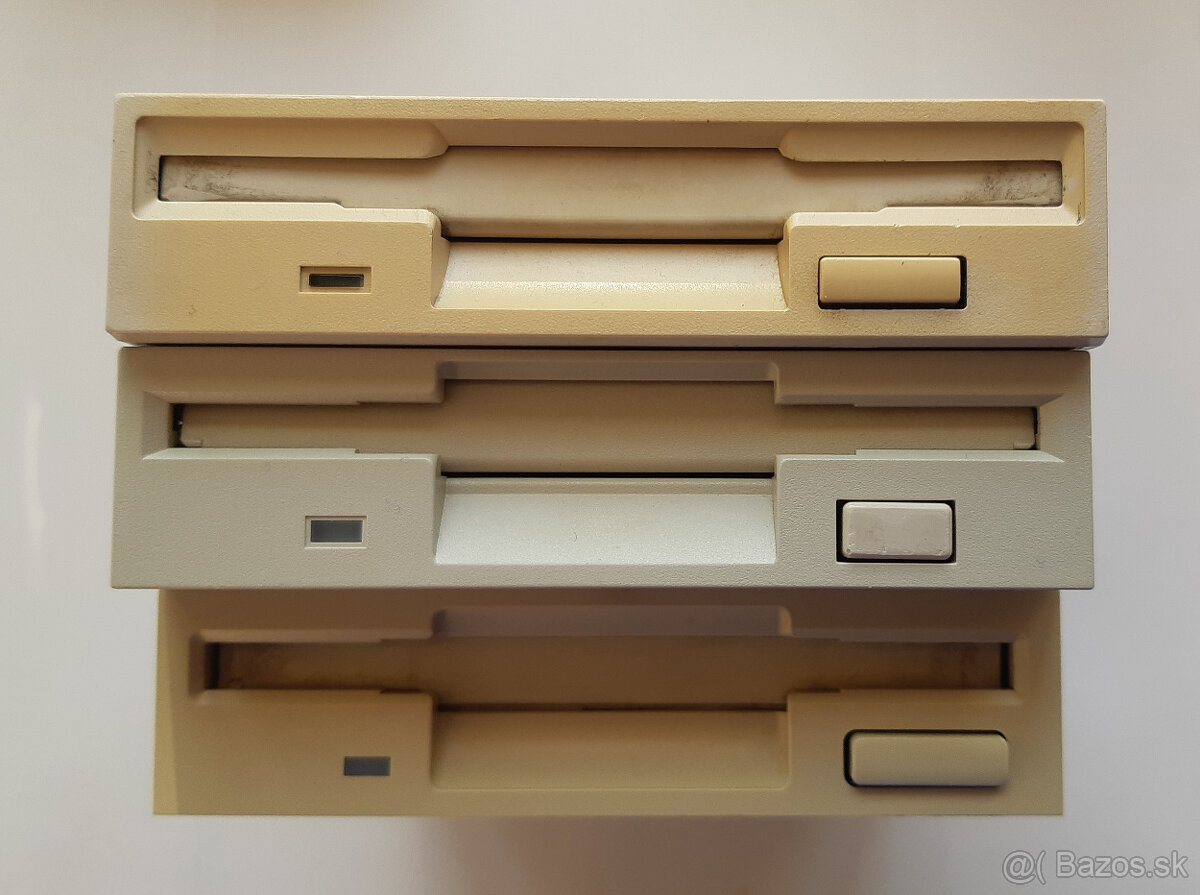 Diskety spolu s 3.5" mechanikami