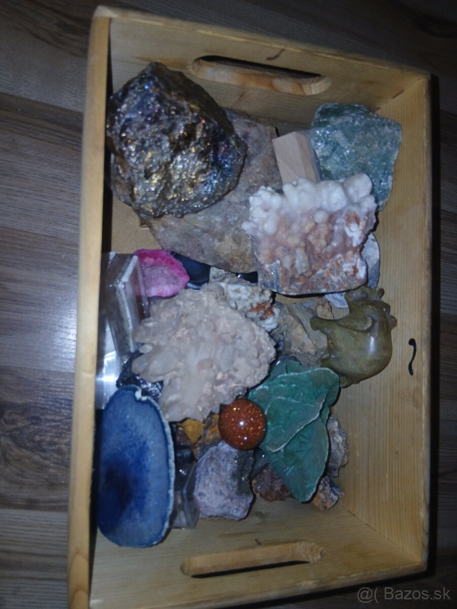 Predám krabicu kryštálov