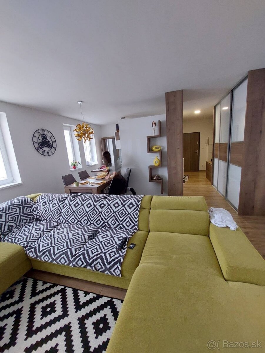 Prenájom 3izb bytu/ 2izb bytu s 1 alebo 2 vnútornými státiam