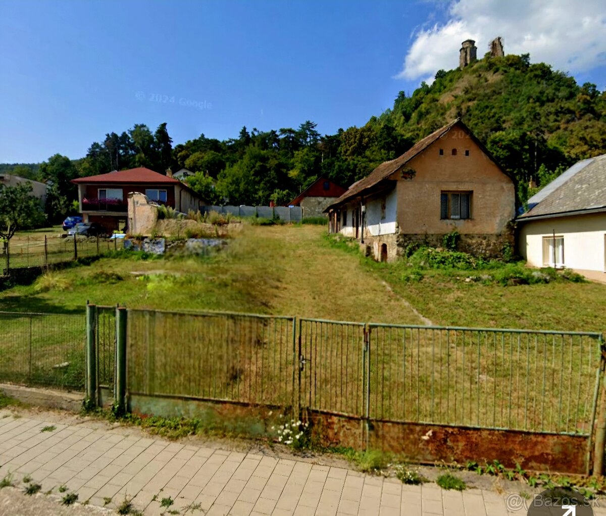 Dom na krásnom slnečnom pozemku SLANEC