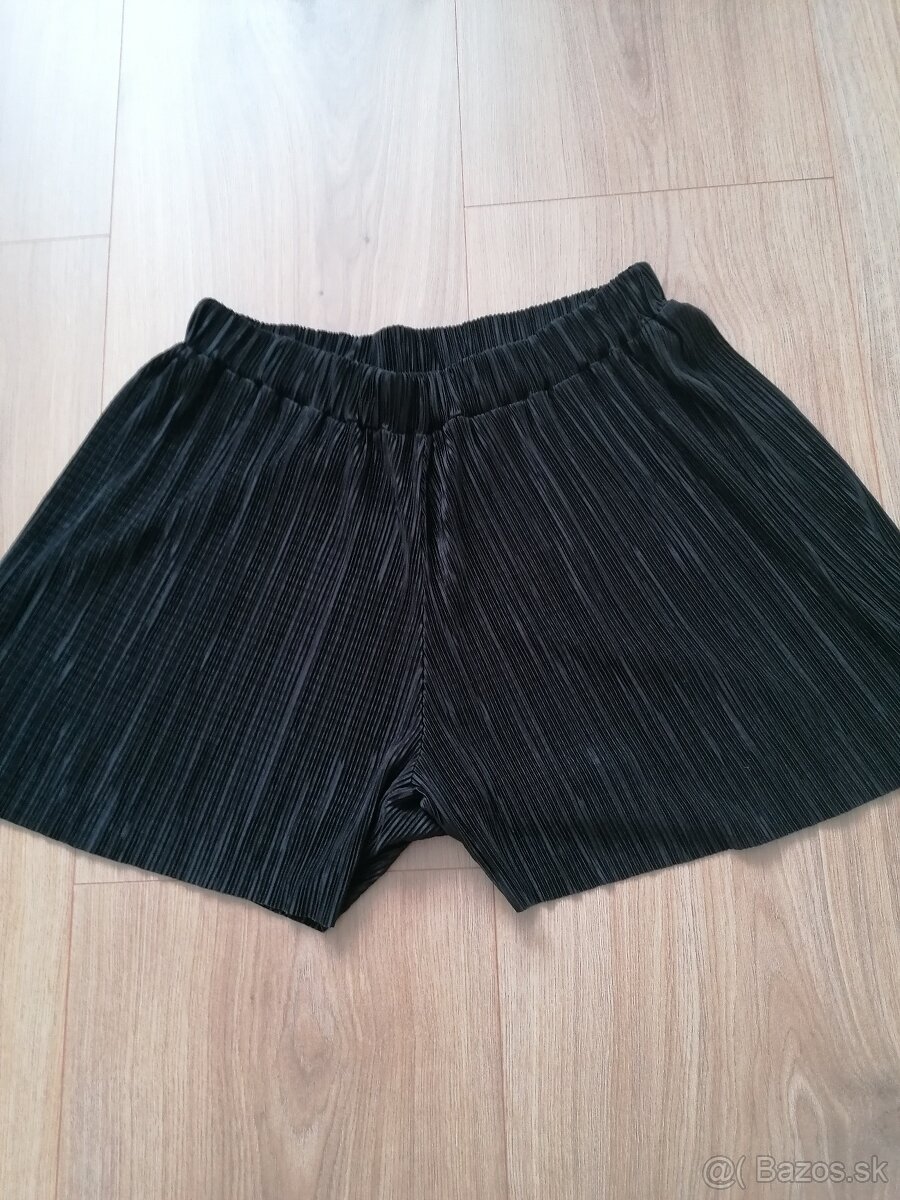 Dámske plisované šortky, vel. 36/38