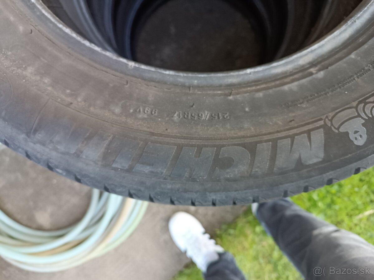 Predam pneu Michelin 215/65 R17