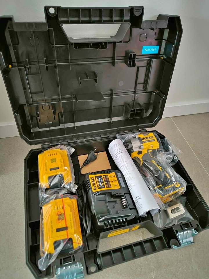 DeWALT 18V rázový uťahovák DCF922P2T nový set