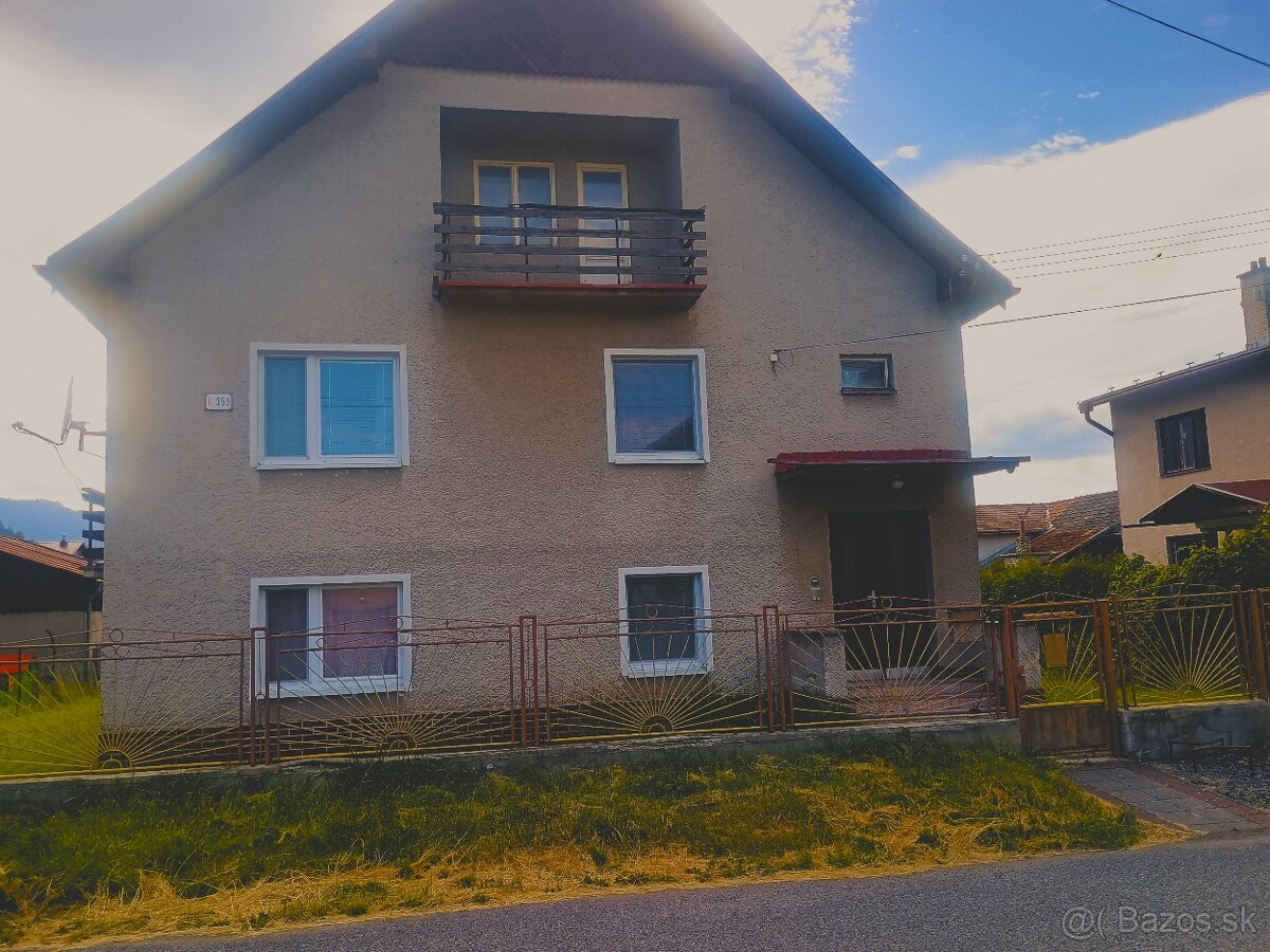 Rodinný dom s garážami a záhradou, Liptovská Porúbka.