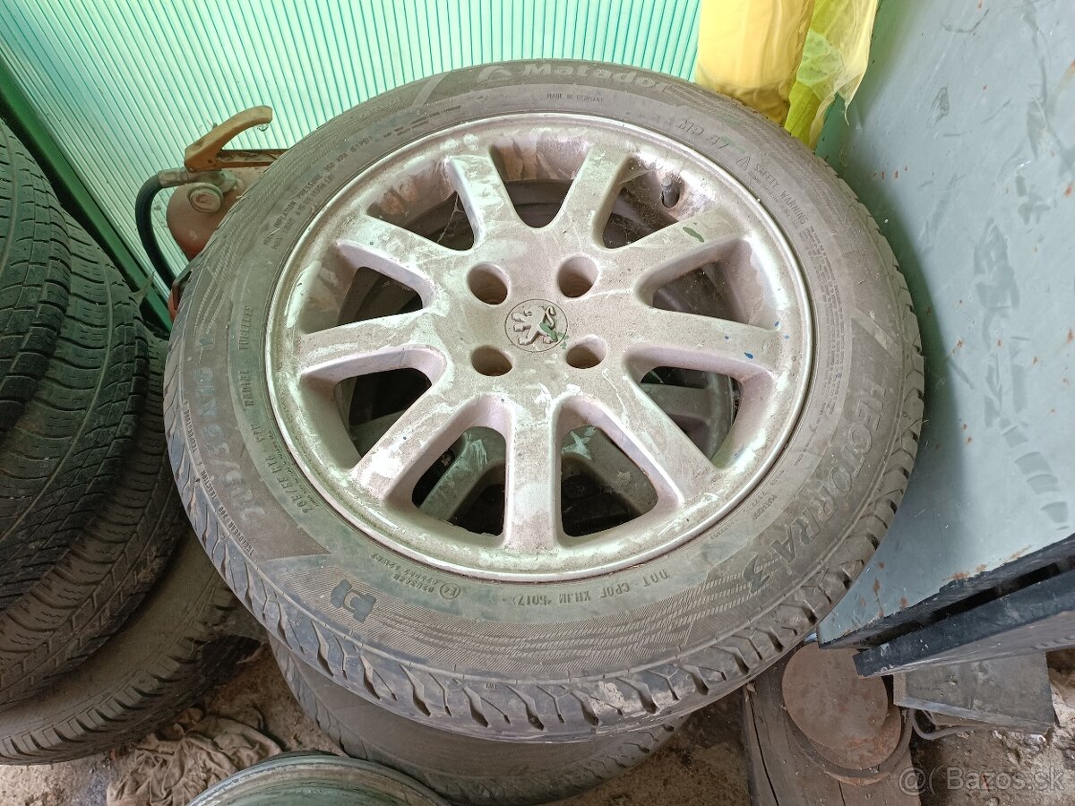 Elektróny z pneu. Peugeot