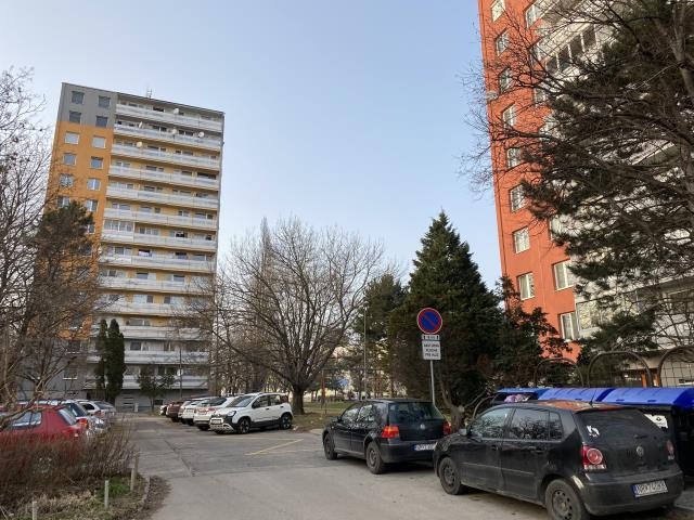SVETLÝ 2-IZBOVÝ BYT, CHRENOVÁ