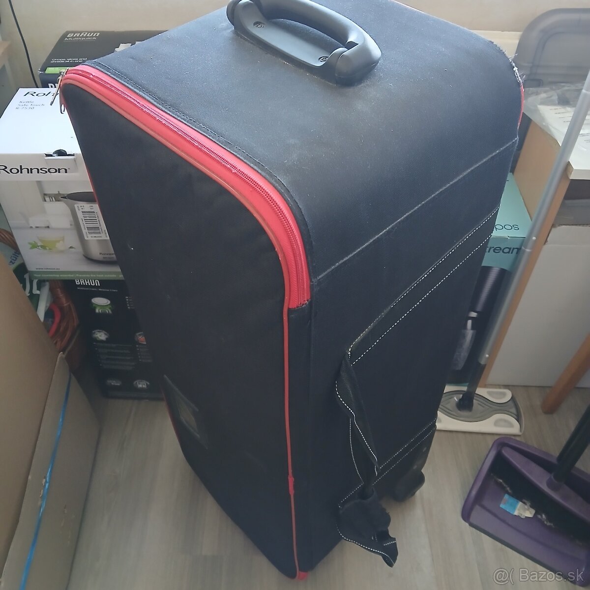 Kufor na kolieskach.