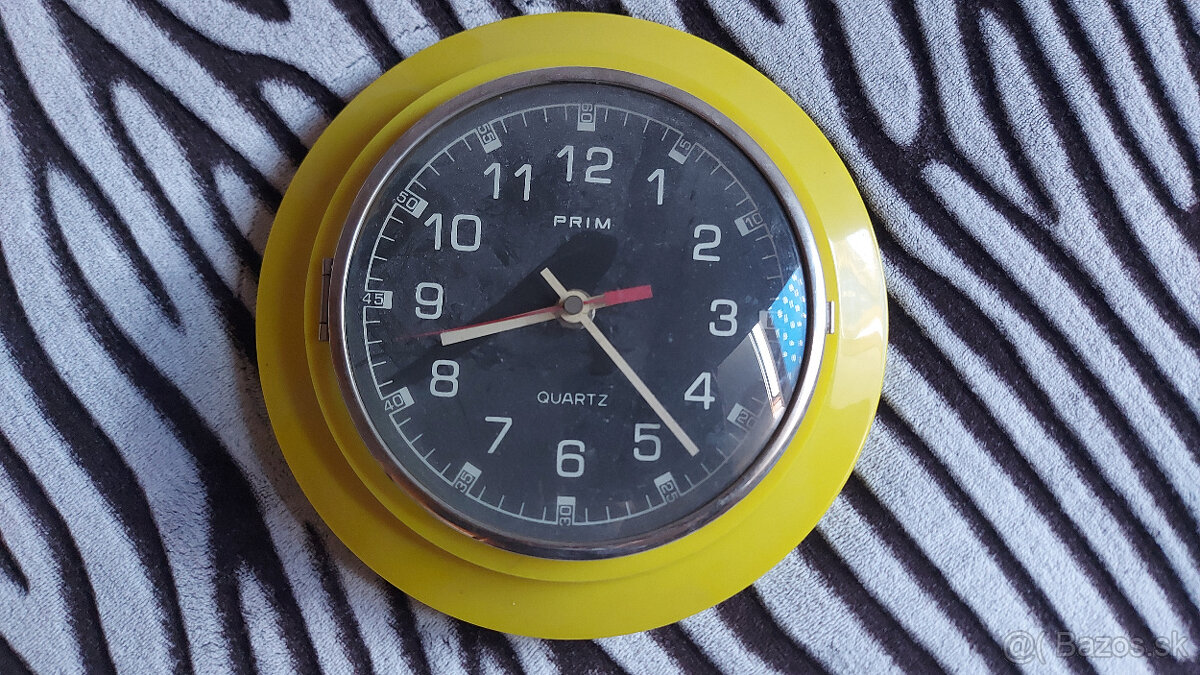 Retro nástenné hodiny