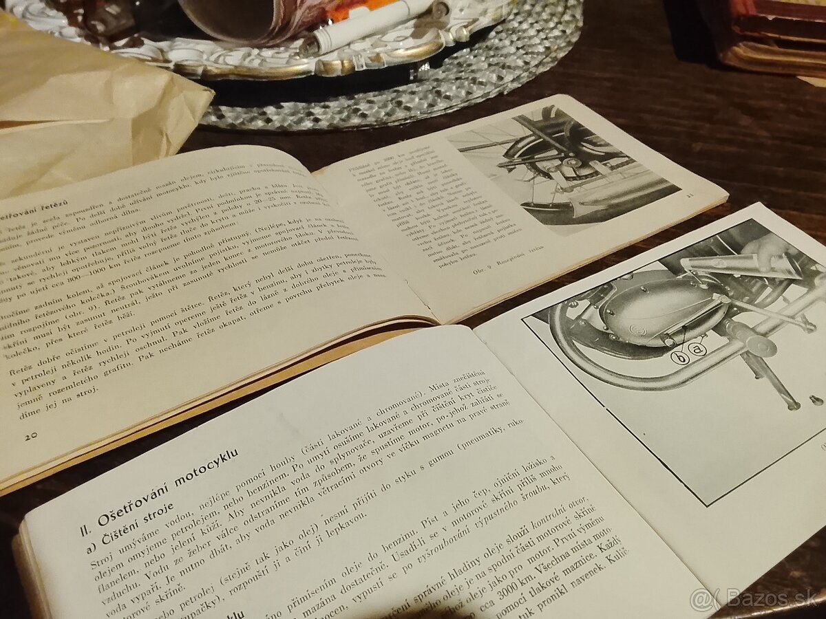 kniha,  brožúra a legitimácia