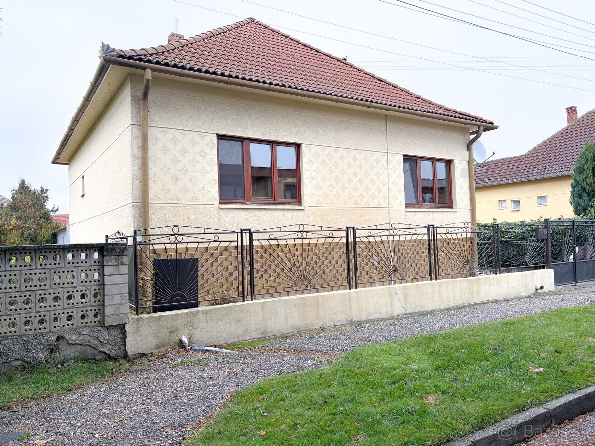 Príjemný rodinný dom v dobrej lokalite s veľkým dvorom