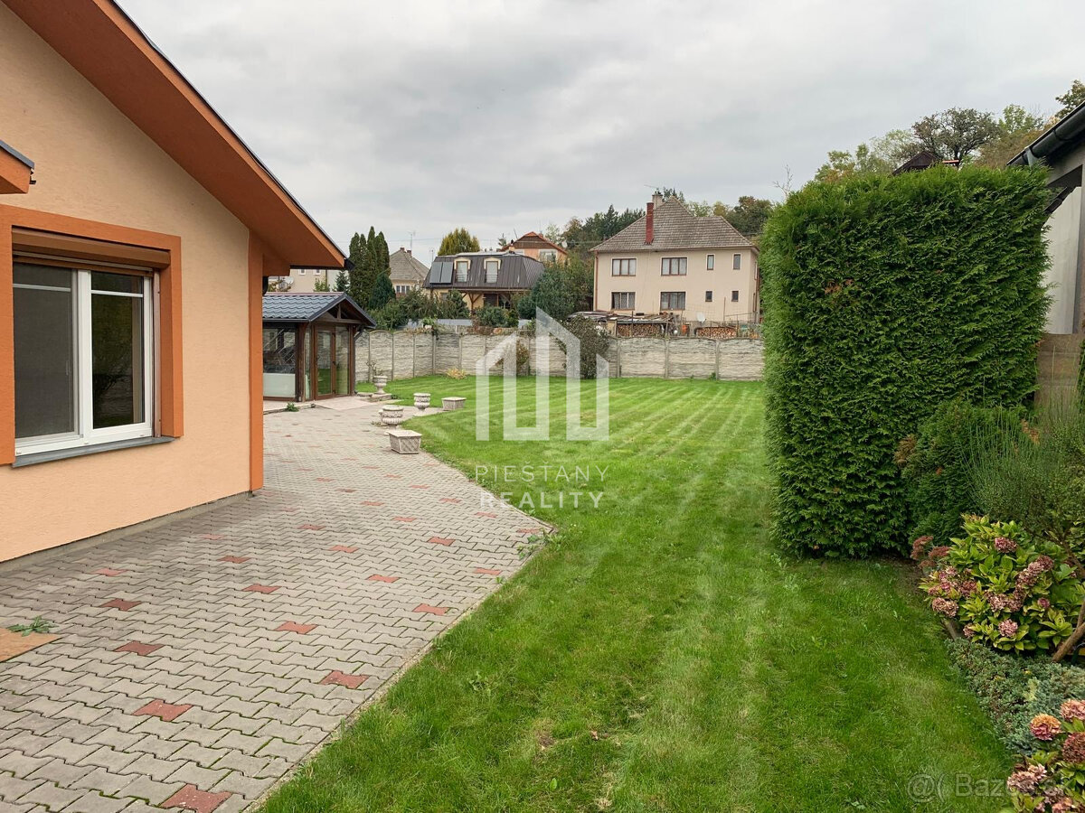 NOVINKA RD v Banke s pozemkom 728 m2 + 2izb. byt so samost