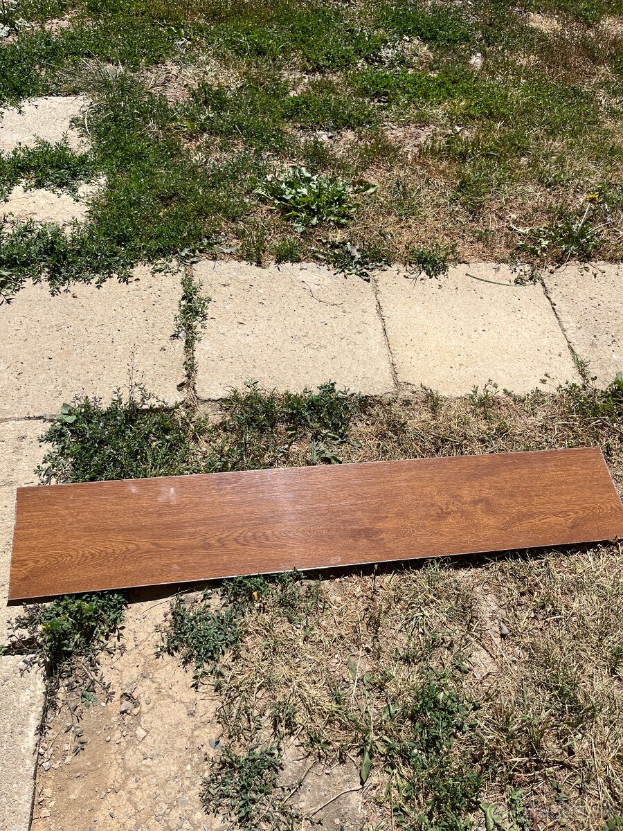 Predám vonkajší parapet zlatý dub