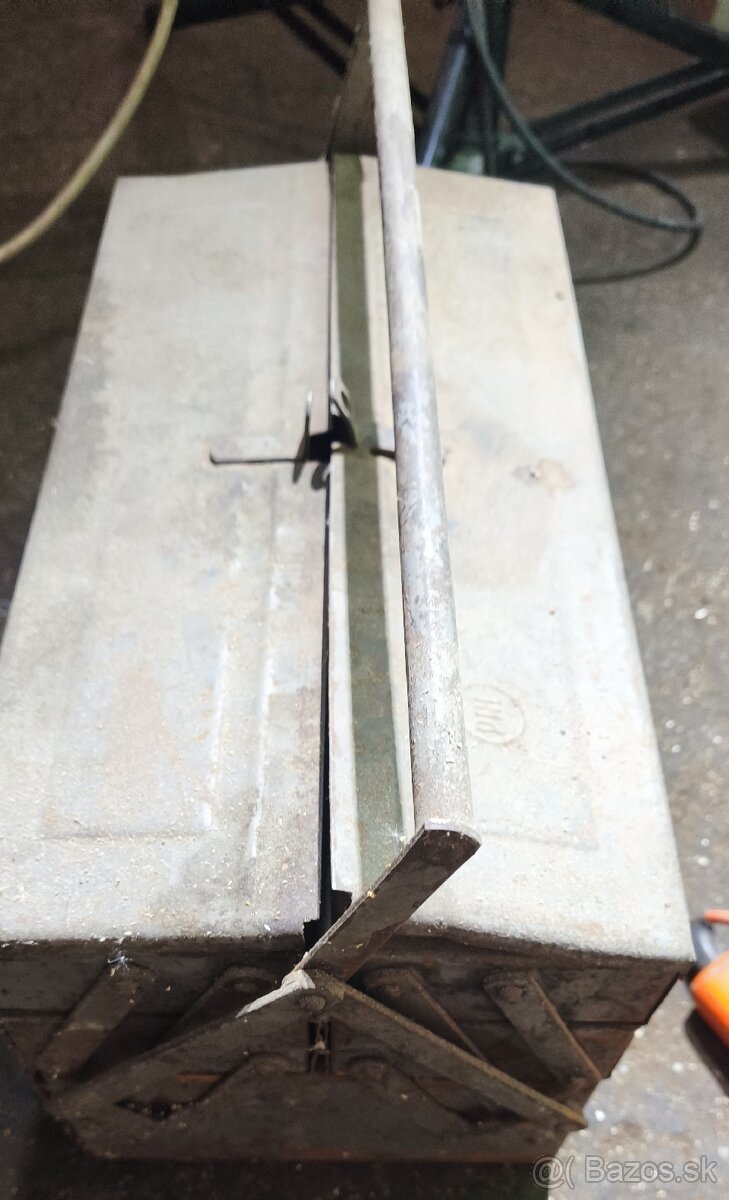 Plechový box na náradie