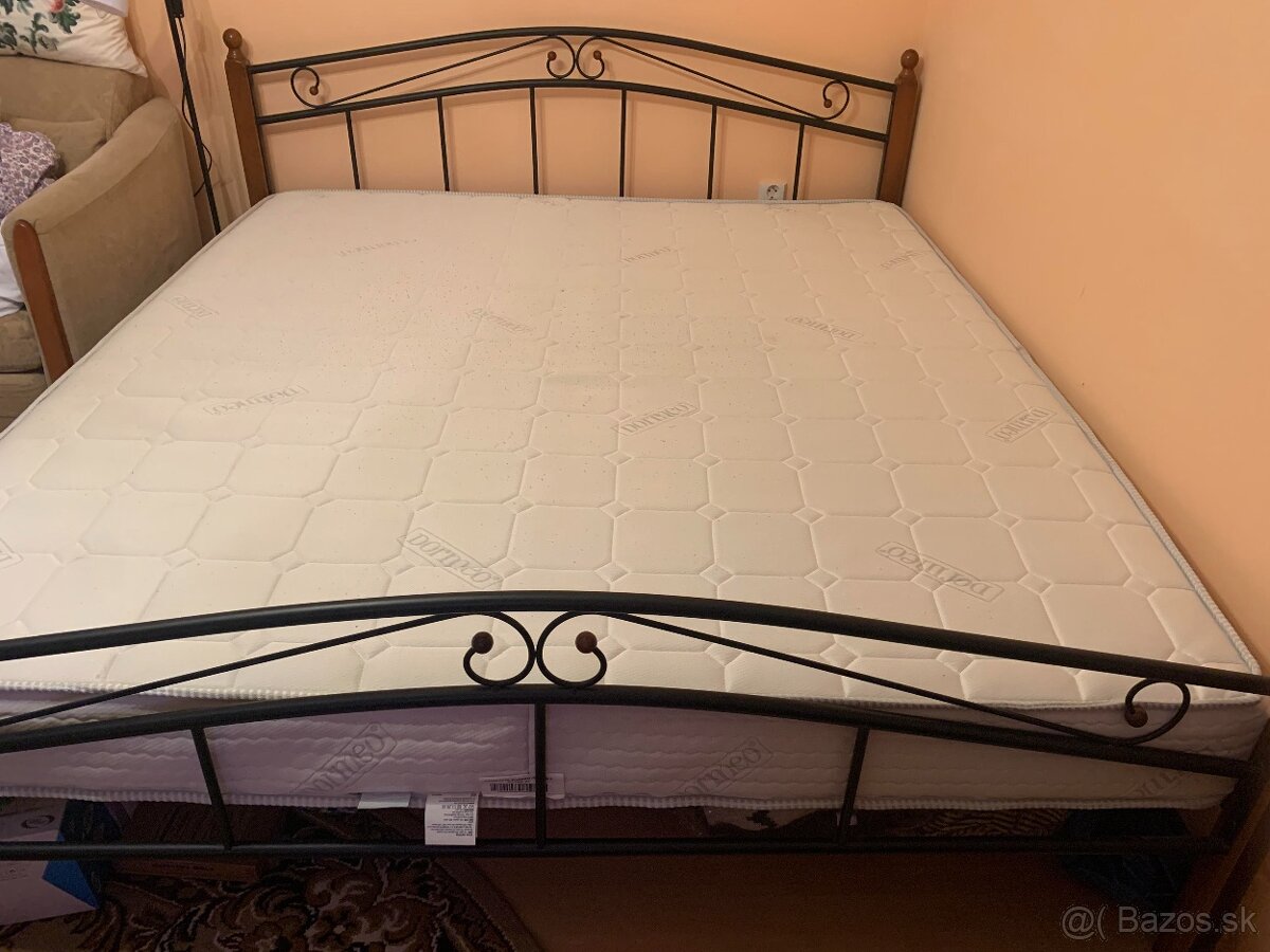 Manželská postel 210 x 190 s matracom