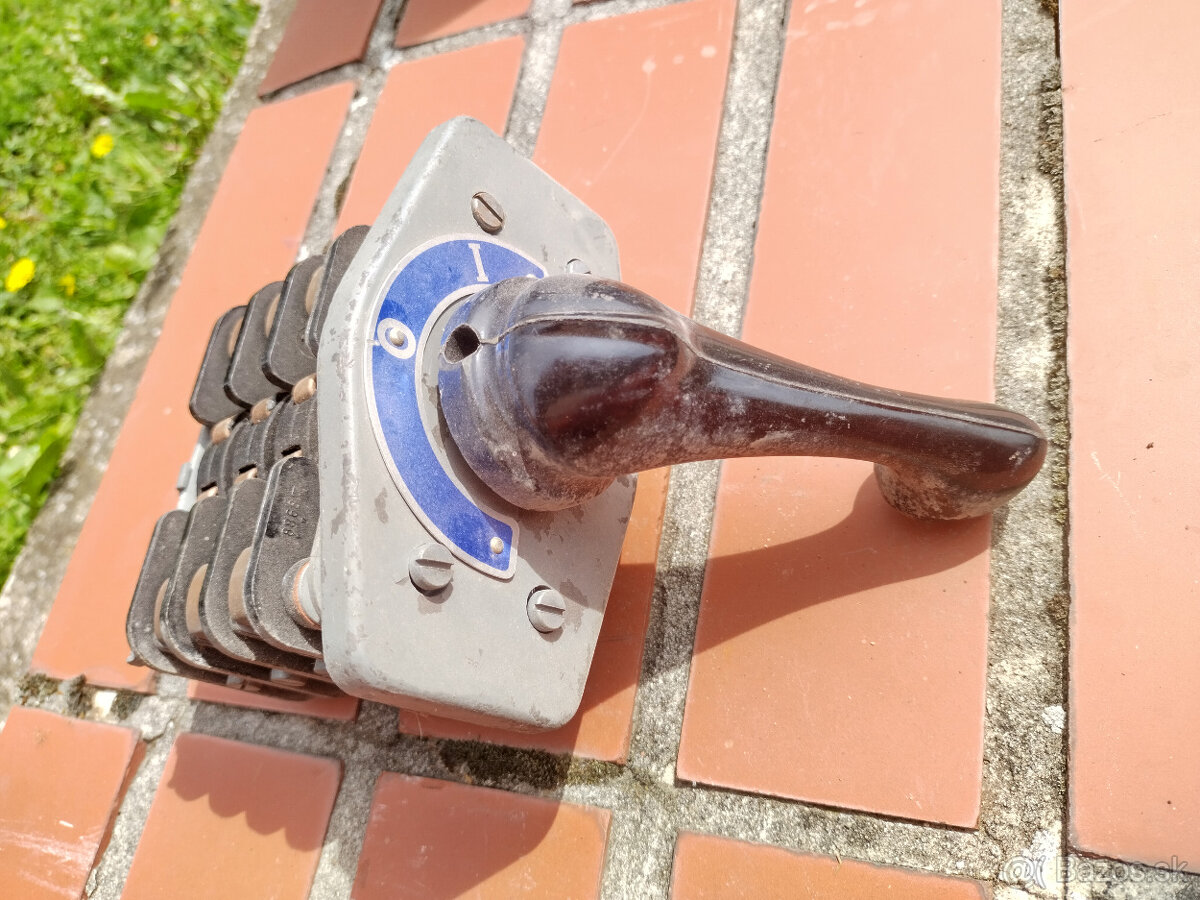 Vypínač 500V 25A