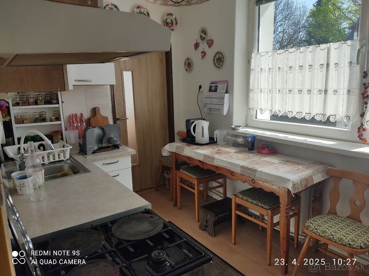Na predaj 3-izbový  byt Vrútky - záhradka, garáž