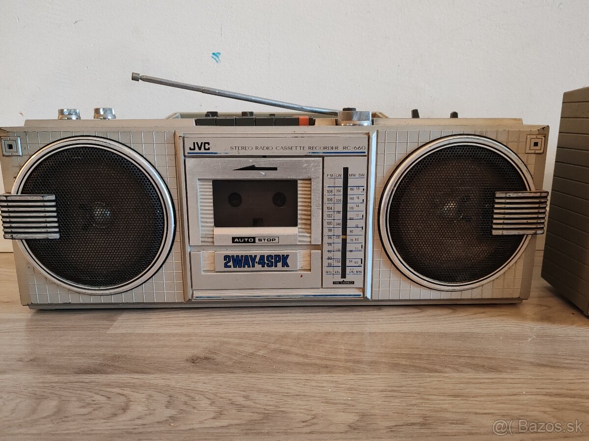 Toshiba a JVC