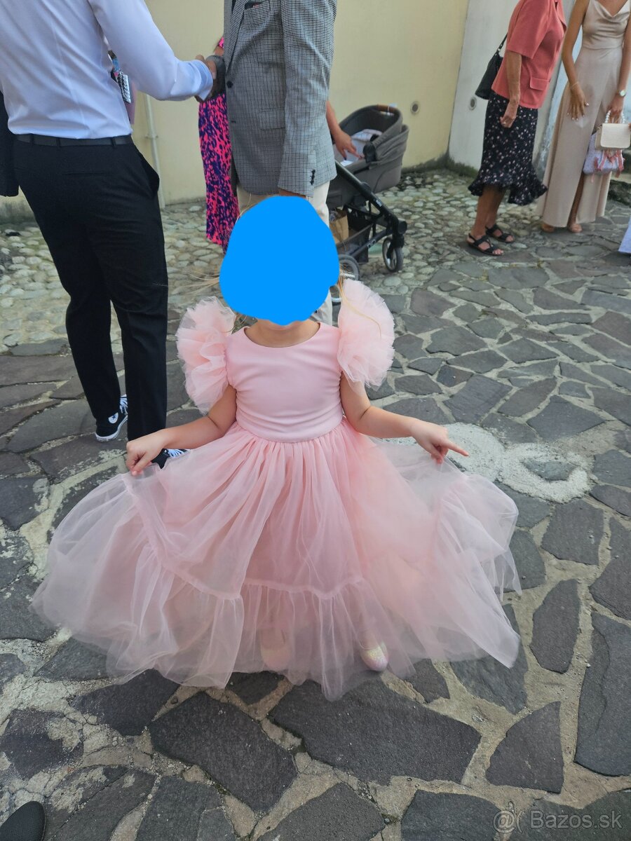 Šaty na svadbu