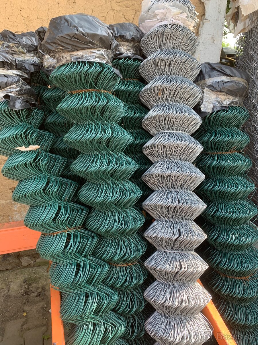 Ohradové pletivá, Panely 3D, STLPIKY - VYPREDAJ 2. TRIEDA