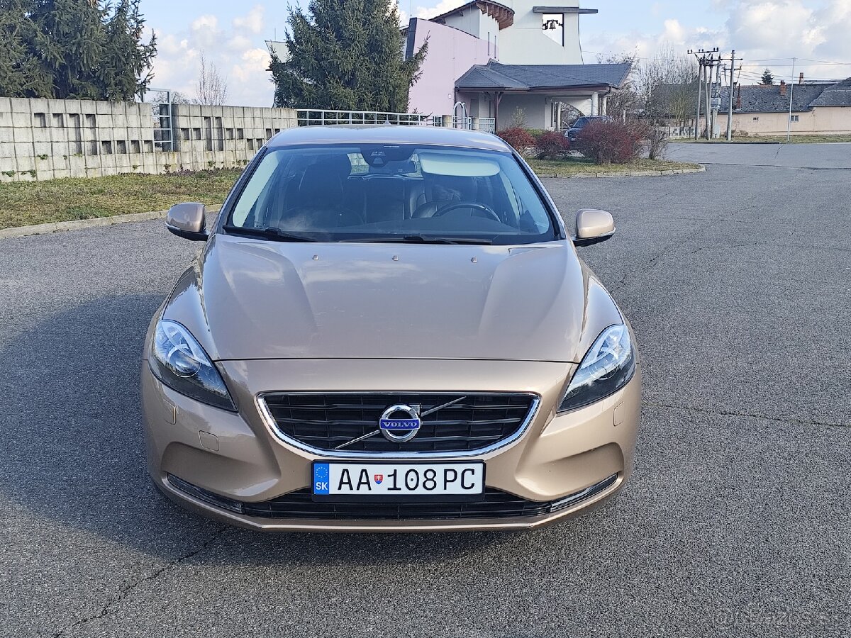 Volvo V40 T4 benzín summum