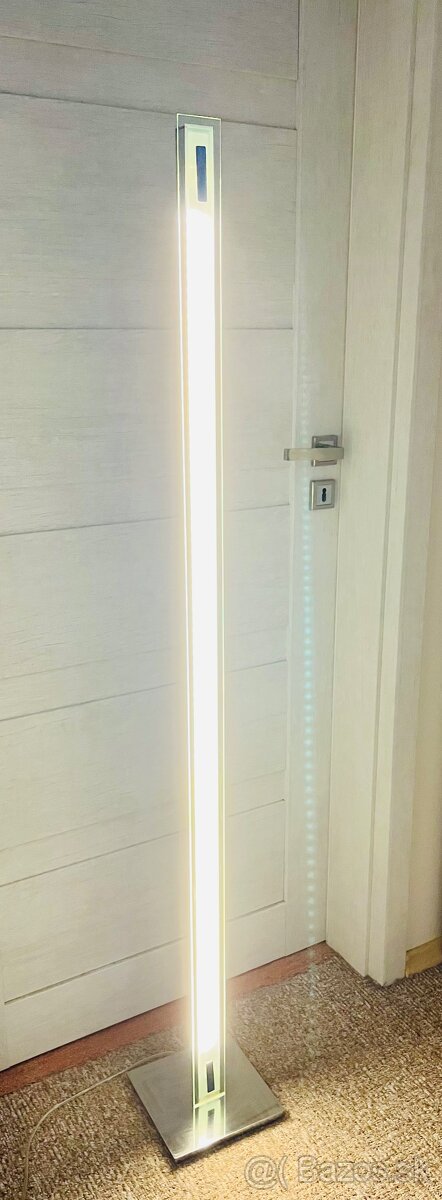 LED svietidlo - 150 cm vysoké