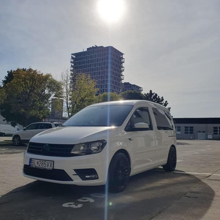 Predam VW Caddy 2,0 tdi