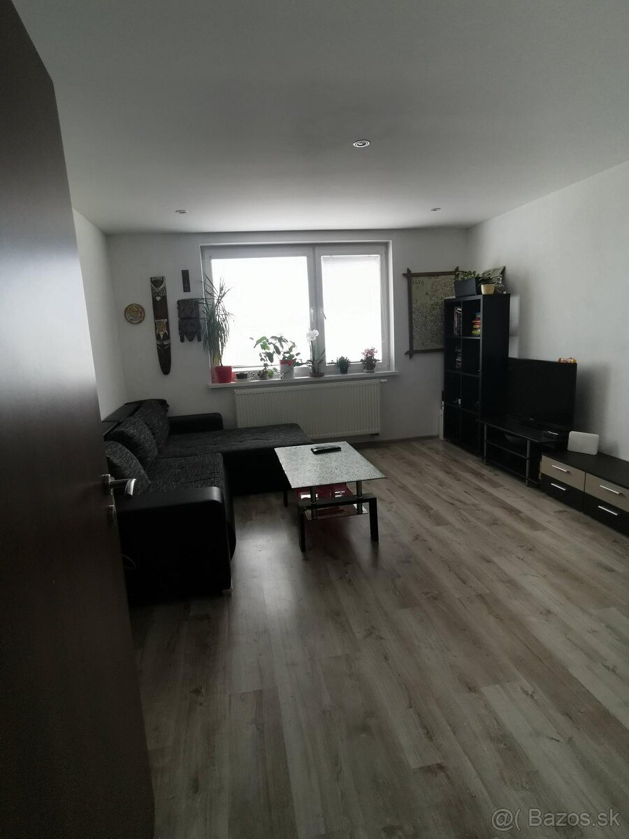 Prerobený 4 izbový mezonetový byt s garážou, Varín, Žilina