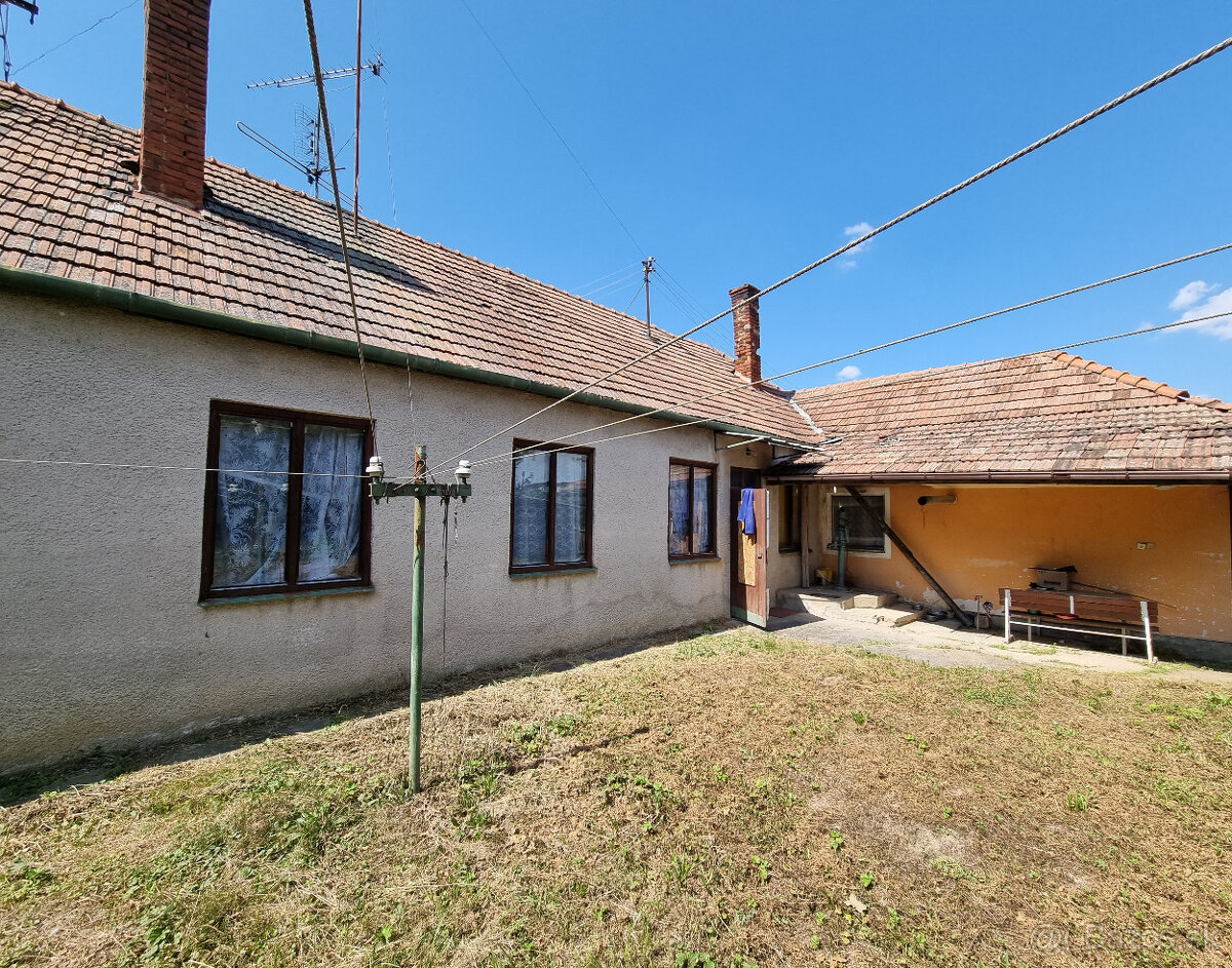 RODINNÝ DOM a POZEMOK 3783 m2 ČERMANY TOPOĽČANY - VOĽNÝ