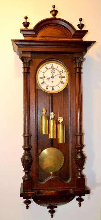 Starožitné trojzávažové - štvrťky hodiny Gustáv Becker.