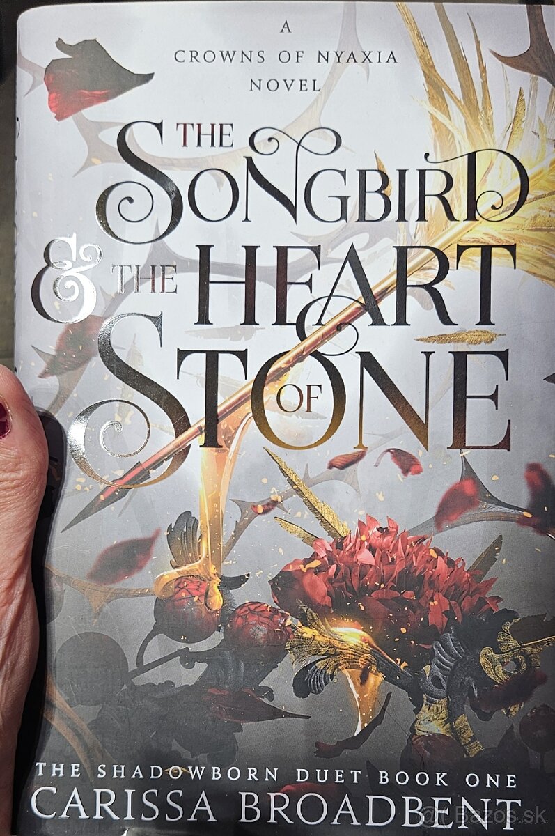 Kniha s orieskou "the Songbird the Heart of Stone"