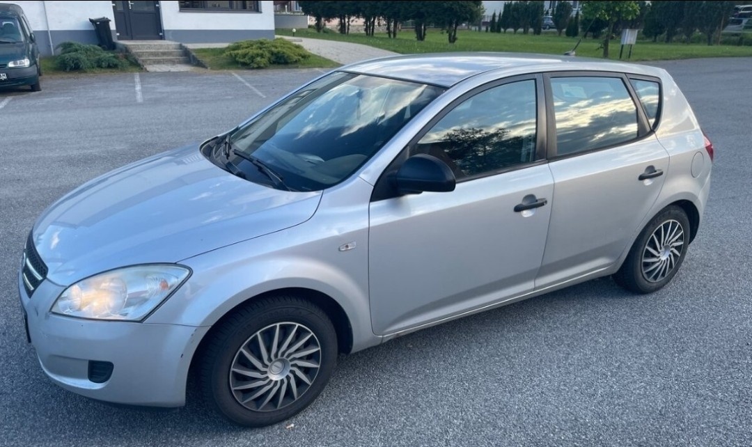 Kia ceed 1,4 l benzín 109.tis.km
