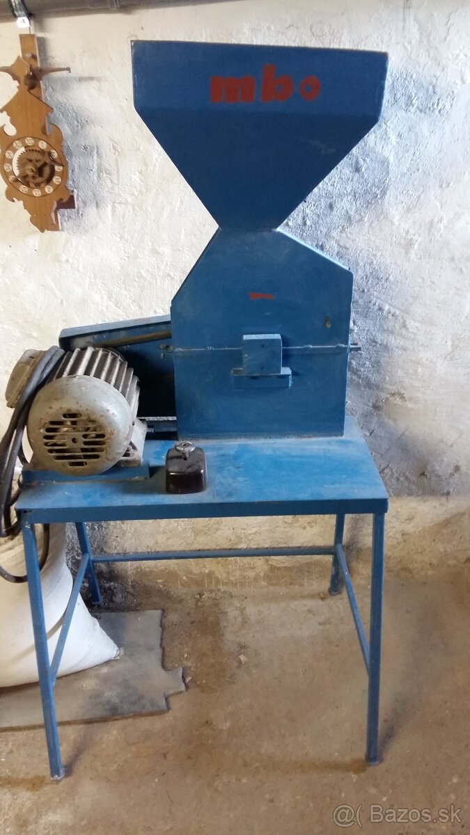 Kladivkový šrotovník na obilie