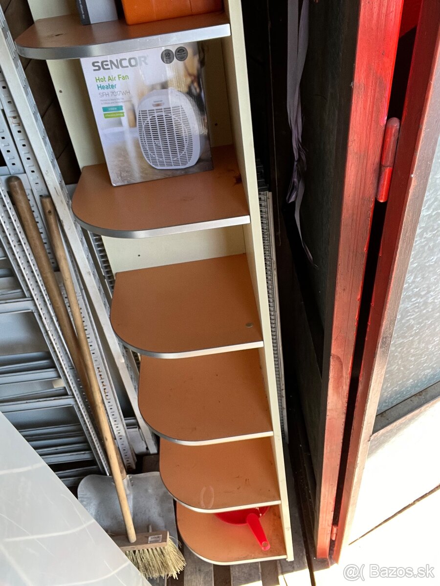 Predáme regály / regal