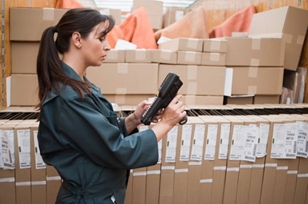 Pracovník so skenerom – STREČNO