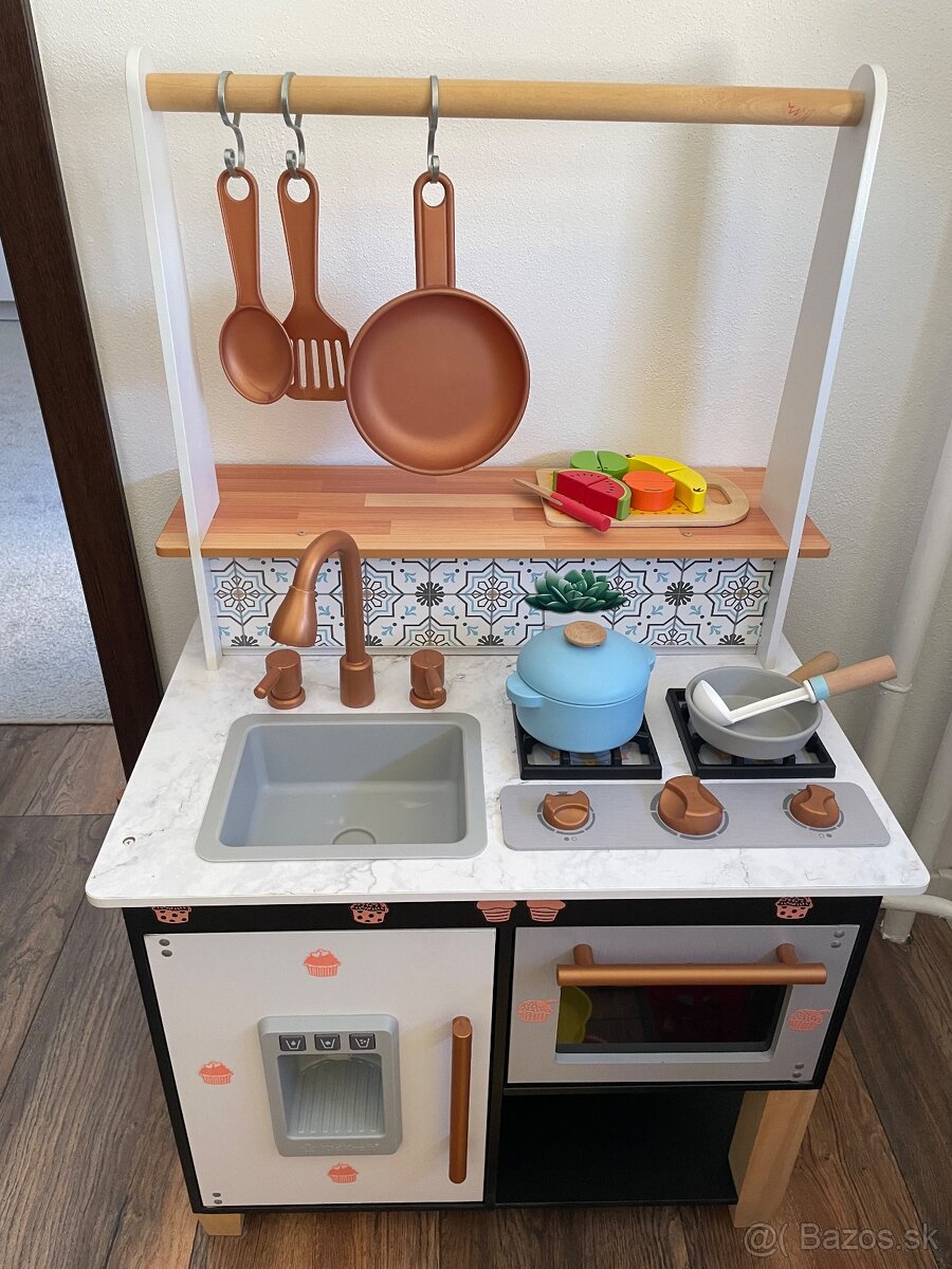Detská drevená kuchynka