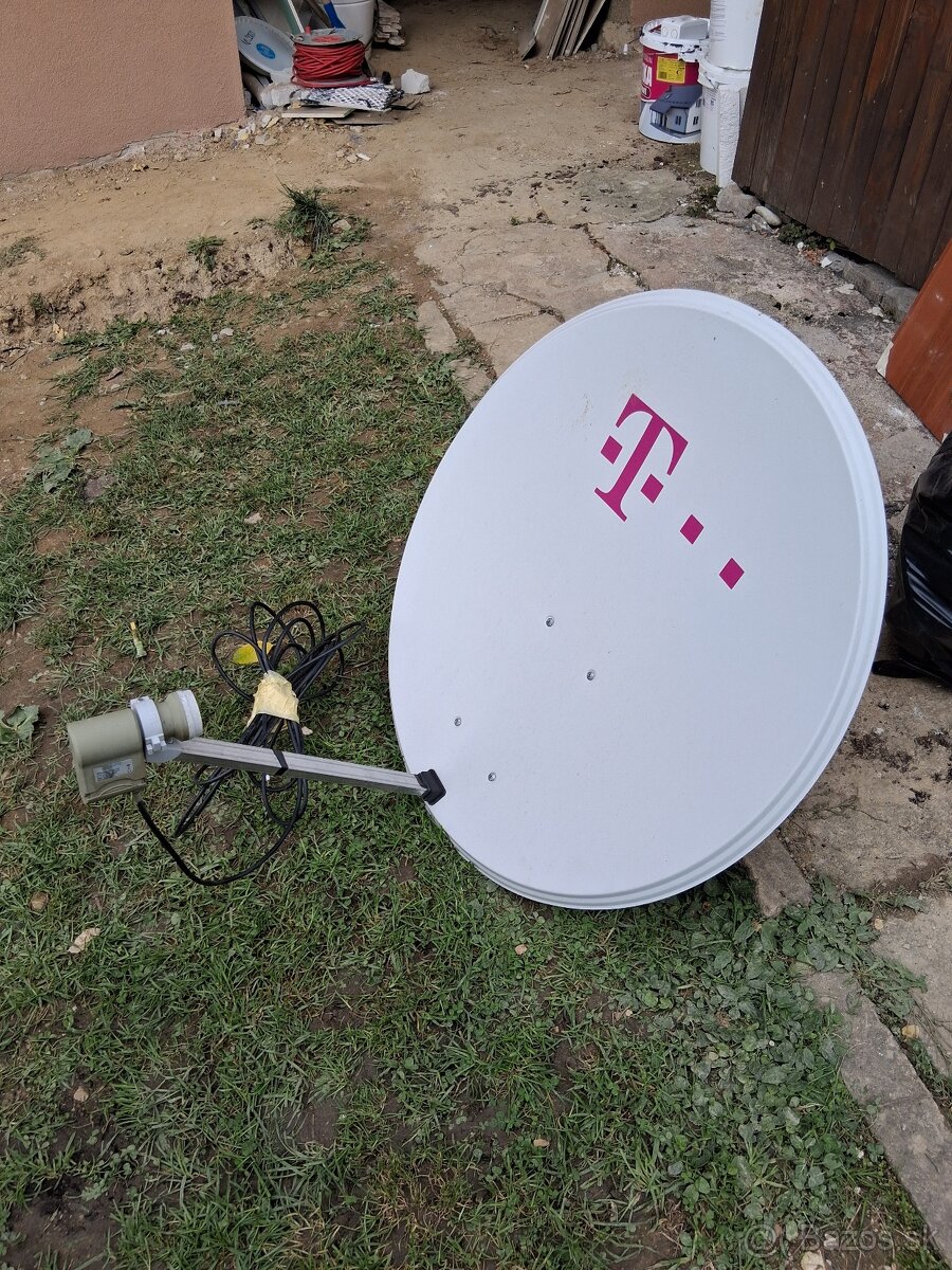 Satelitná parabola s konzolou