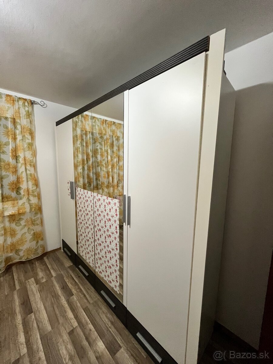 Darujem nábytok za odvoz a rozpbranie