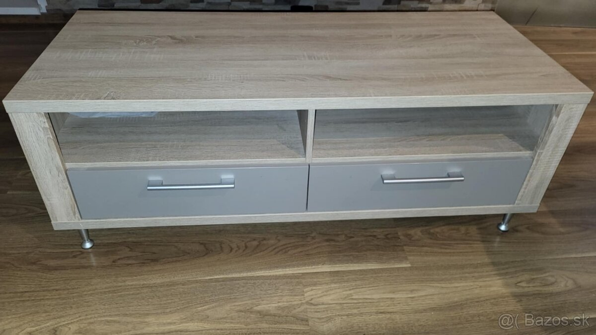Masivna komoda pod tv