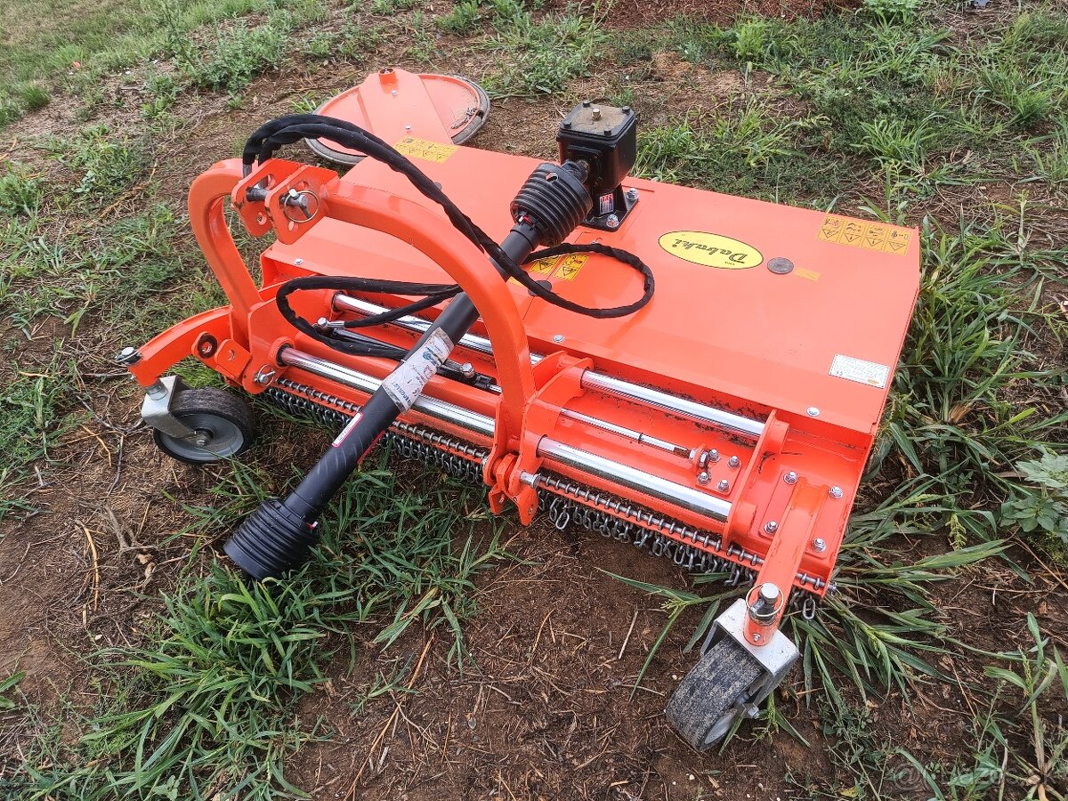 Mulčovač špalikovač kosačka traktor fréza