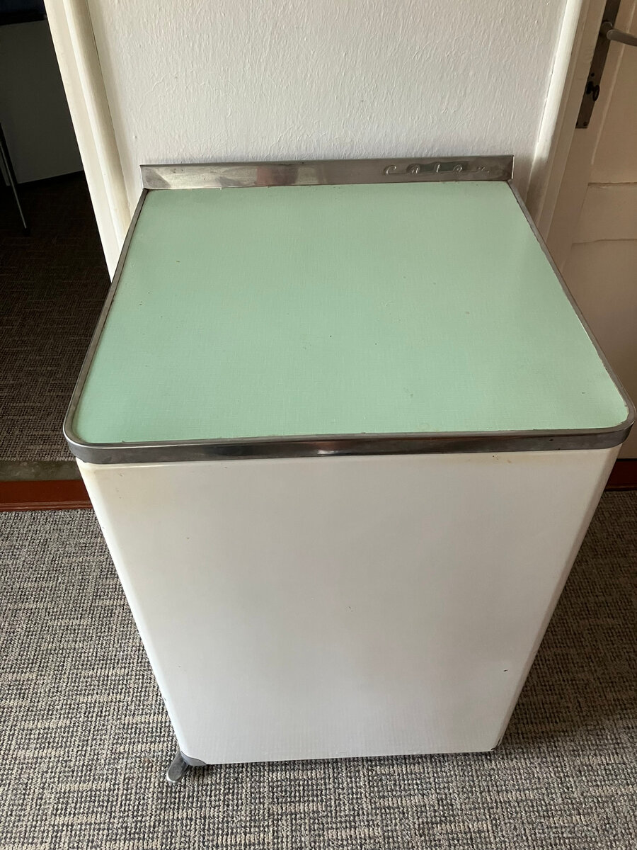 Starožitná chladnička CALEX