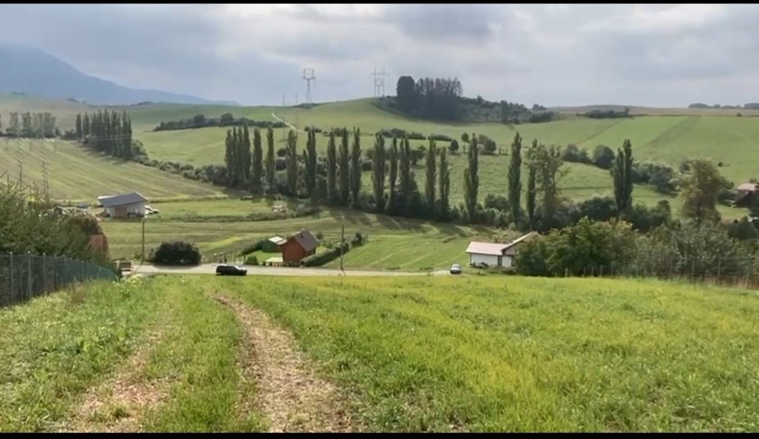 Stavebný pozemok v atraktívnej lokalite ,v tesnej blízkosti