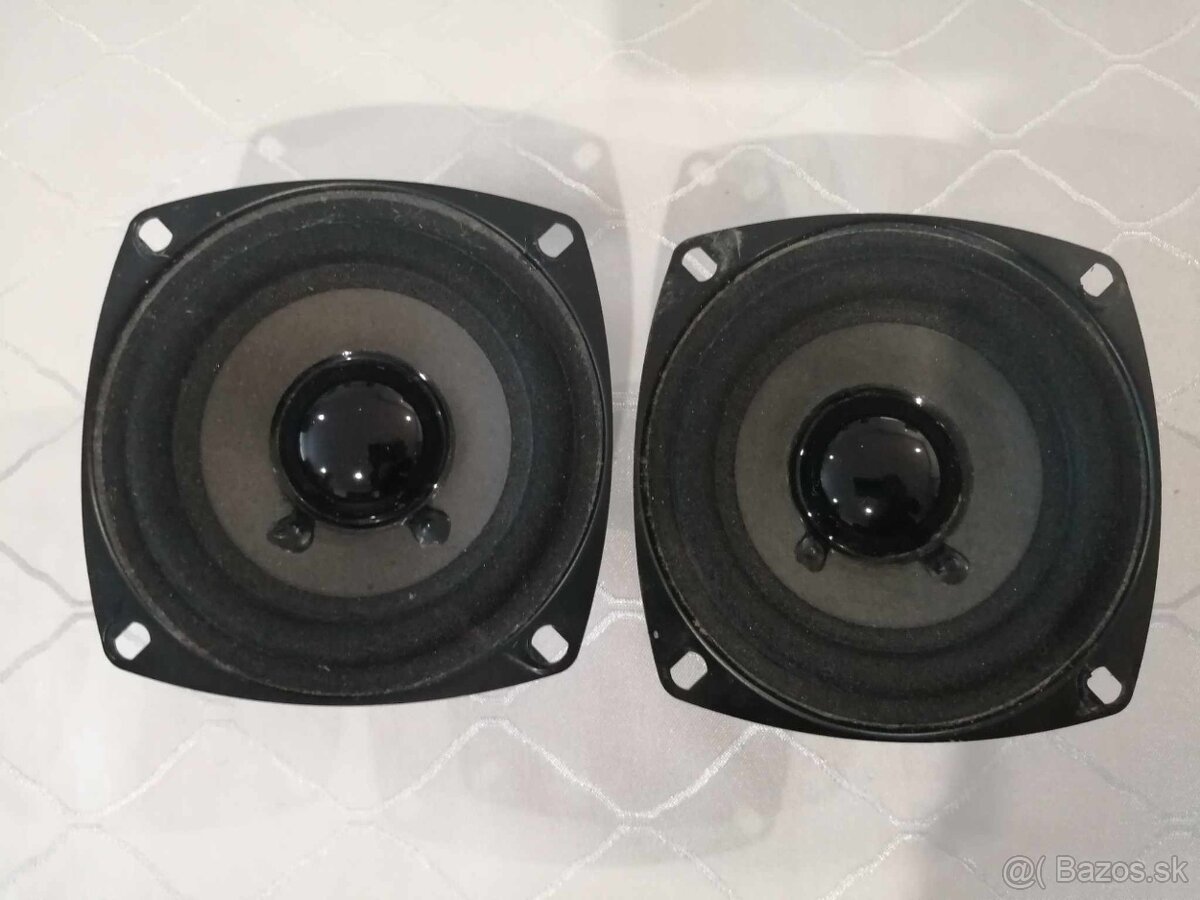 Stredobasove repro-JVC