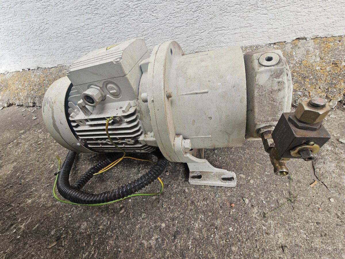 elektromotor Siemens s hydraulickým čerpadlom