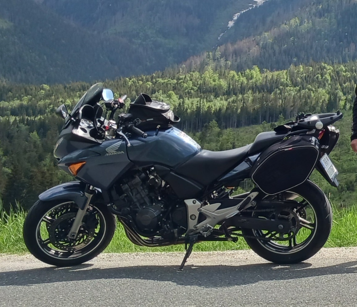Honda CBF 600 S, r. 2004, 57 kw