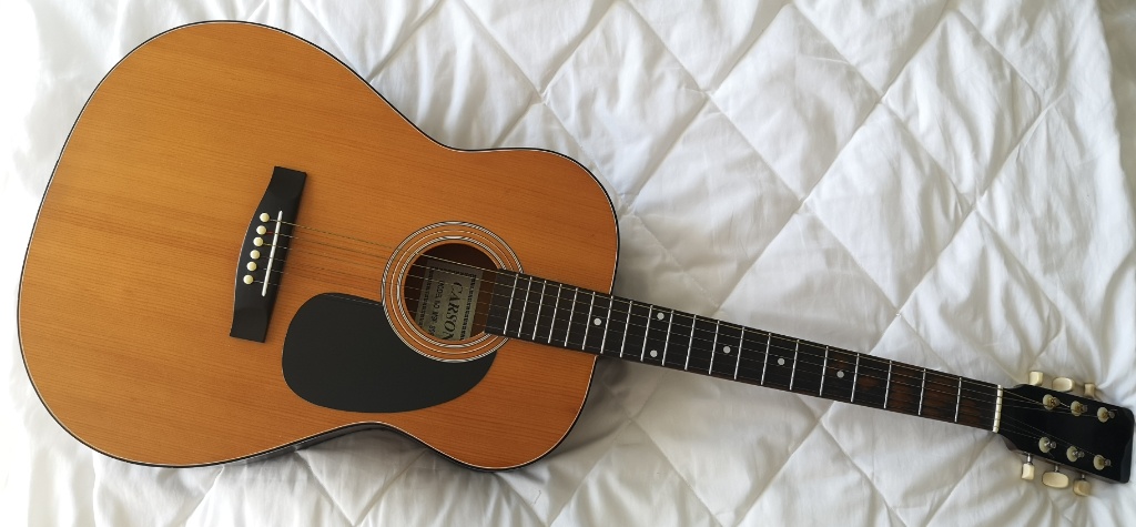 Akustická folková gitara