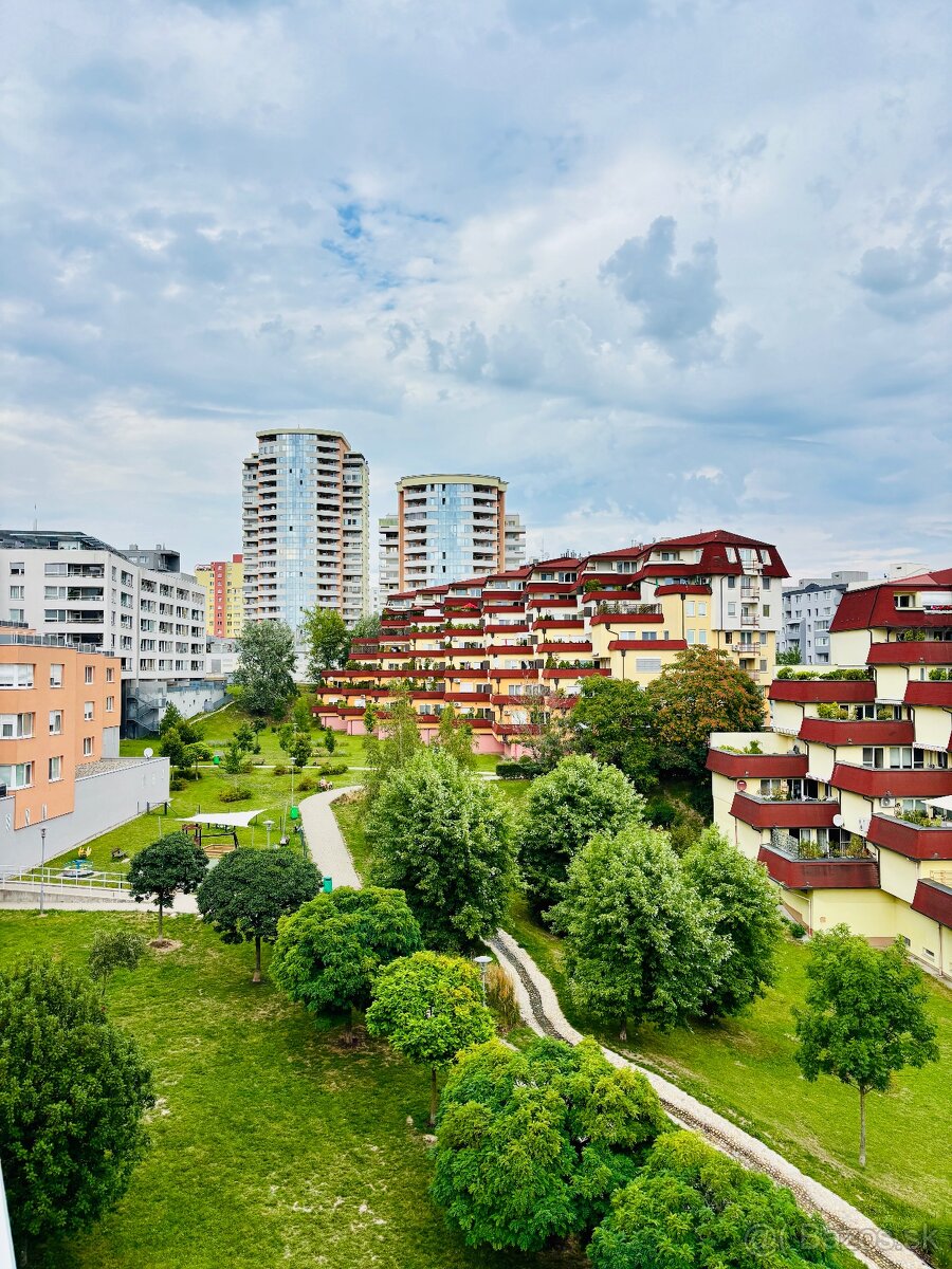 Prenájom,ELITNÉ BÝVANIE,4-izb.byt,240m2,Bratislava-DLHÉ DIEL