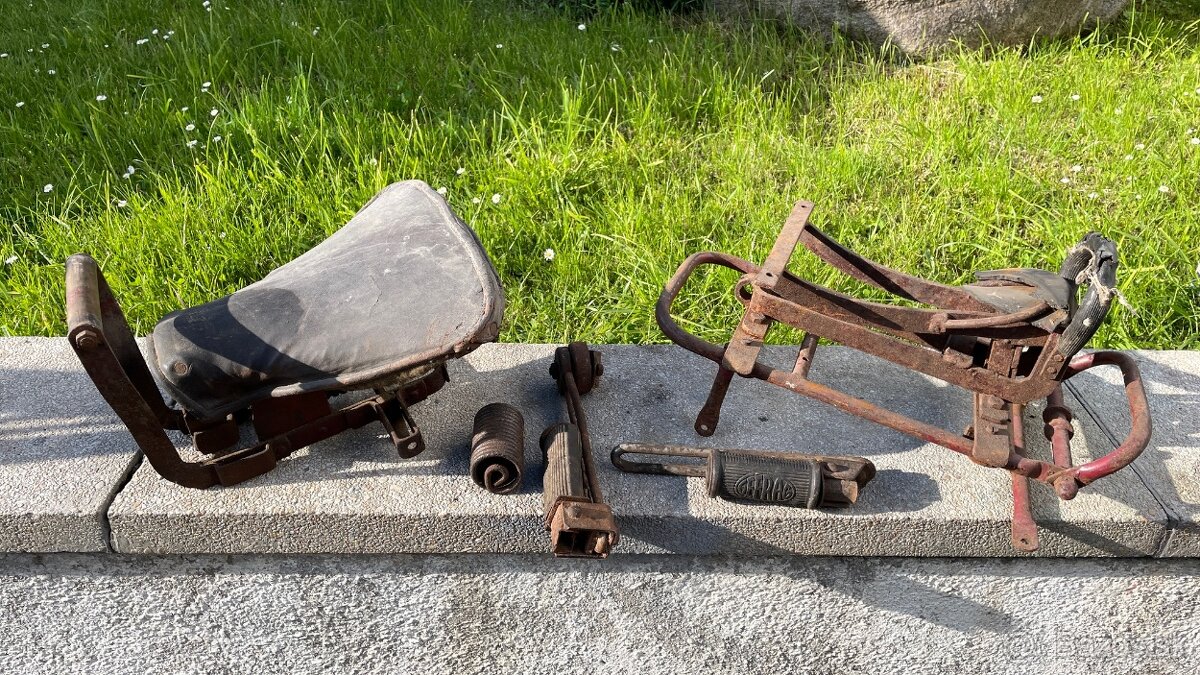 Tandemové sedačky + stupačky na predvojnové motocykle