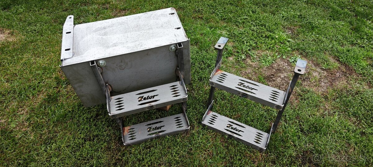 Zetor baterkova skrinka a schodiky