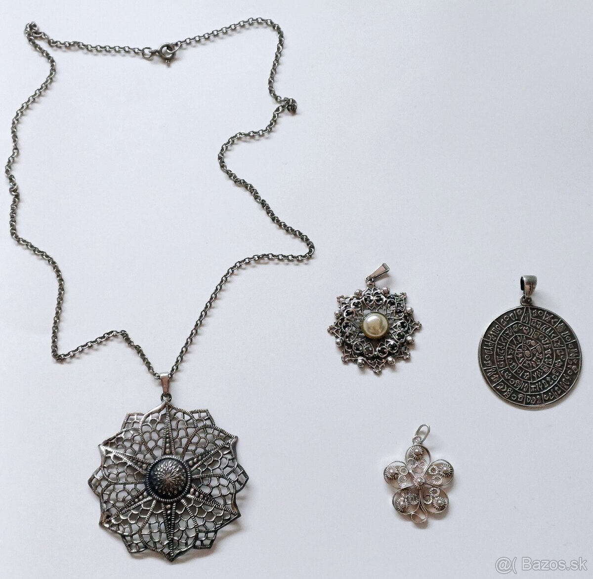 Krasne zaujimave staršie strieborne privesky