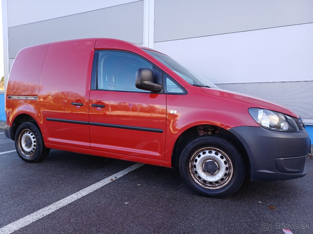 VW Caddy 1,6 tdi - rok 2014 - 1 majiteľ - pravidelný servis